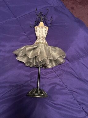 Silver Ruffled Dress Jewelry Bust Display